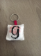 Porte clés lettre g (fleur rose pâle)