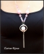 Unique collier pendentif chaîne en métal argenté et perles acryliques rose 34x110mm 66cm