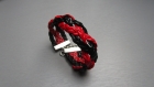 Bracelet tressé en cuir noir et rouge