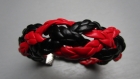 Bracelet tressé en cuir noir et rouge