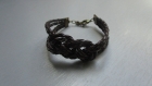 Bracelet tressé marron avec noeud plat