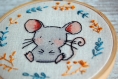 Broderie décorative d'une petite souris