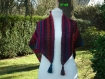 Châle neuf crocheté main en laine acrylique.