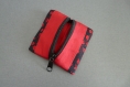 Petit portemonnaie en soie rouge et noir 