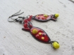 Boucles poissons en cuivre émaillé rouge et jaune vif, perles de verre en breloques, boucles rigolotes et originales, rouge et jaune