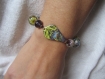 Bracelet de grosses perles en verre filé artisanal, intercalaire en cuivre émaillé vert pomme et violet, fermoir ouvragé en métal cuivré