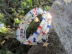 Bracelet manchette multirangs grosse rocaille translucide, bleu et rouge, étoiles en métal argenté