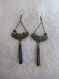 Boucles d'oreilles pendantes rétro, arabesque feuilles en métal bronze, longue goutte en émail noir, noir et bronze