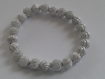 Bracelet élastique en perles blanches mootif spiral argent