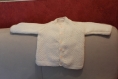 Gilet bébé, en laine, coloris  blanc, taille 6 mois.