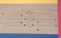 Bracelets leaf avec breloque carré, graphique ornés de perles en verres de couleurs jaunes, rouges ou bleues.