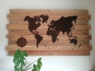 Carte du monde en bois