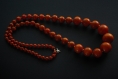 Sautoir de perles en bois / orange (réf : 8980)