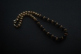 Collier de perles en bois / noir & robolles naturel (réf : 9017)