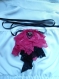 Jabot gothique en dentelles noir et rose avec pendentif en coeur