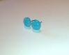 Boucles d'oreilles puces turquoise en verre  fusé