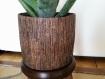 Cache-pot en mosaïque de bois couleur wengé et dorée
