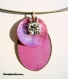 Collier court pendentif ovale plat 3 cm x 1,9 cm en émaillage artisanal violet vernis brillant sur support en métal couleur 