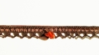 Bracelet dentelle marron et ruban organza marron, perle en verre à facettes orange et fermoir aimanté couleur cuivre. taille 