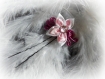 Pince à chignon en fil aluminium fuchsia et fleur en satin rose clair 