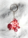 Porte clés rouge et perle motifs coeurs 