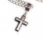 Collier croix sur chaine métal argenté et fermoir acier 