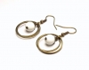 Boucles d'oreilles anneaux  jade blanc sur supports couleur bronze 