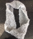 Snood et bandeau de tête tricotée en laine katia effet bouclette couleur grise 