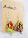Boucles oreilles crochets - perles rouges/verts forme ajourée 