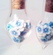 Boucles d'oreille "fiole goutte & petites fleurs blanches/bleu" 