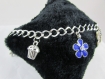 Bracelet "fleur bleue, papillon et cupcake" en métal argenté 