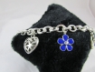 Bracelet "fleurs bleues tout en coeur" en métal argenté 