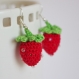 Boucles d'oreille fraises au crochet 