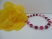 Bracelet bien-être en agate teintée, rose et perles fantaisie nacrées 