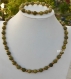 Parure en jade,pierre des reins, perles 8 mm et perles rondes dorées argent du tibet 