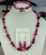 Parure en agate teintée rose, pierre de chance et d'harmonie, perles 6, 8 et 10mm et perles fleurs argent du tibet 