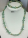 Parure en aventurine verte ,pierre du self-contrôle, perles 6 et 10mm, perles riz et perles ovales plates, perles rondes dorées 