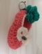 Chic et élégant breloque -broche au crochet de acrylique pour sac ,clé... décor petites perles 