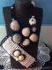 Chic et élégant collier et braselet coquillages de la manche décor acrylique au crochet et petites perles modèle unique 