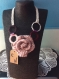 Chic et élégant collier de acrylique au crochet décor petites perles 