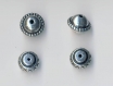 Perles métal argenté décoré rondes 