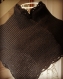 Poncho bébé en laine couleur noir avec dentelle 