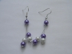 Boucles d'oreille mariage perle de verre blanc parme mauve. 