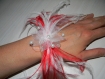 Bracelet mariage fleur en organza plume blanc et rouge 