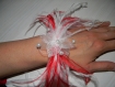 Bracelet mariage fleur en organza plume blanc et rouge 