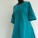 Longue tunique femme en coton bleu-vert uni , col rond et boutons sur le devant 