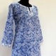 Robe courte ou longue tunique bleue et blanche à motif paisley, manches longues 