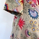 Longue tunique femme en coton beige imprimé paisley multicolore et ,col rond et boutons 