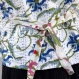 Gilet sans manches , blanc et bleu imprimé motif orchidée, en coton gaudri. 