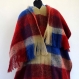Grand chale poncho en laine mélangée acrylique, écossais bleu, rouge et ivoire 